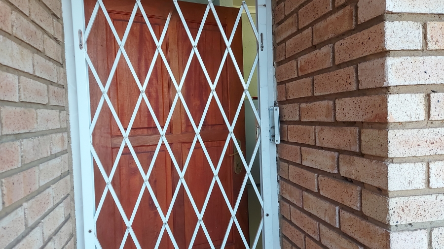 2 Bedroom Property for Sale in Waterval East North West